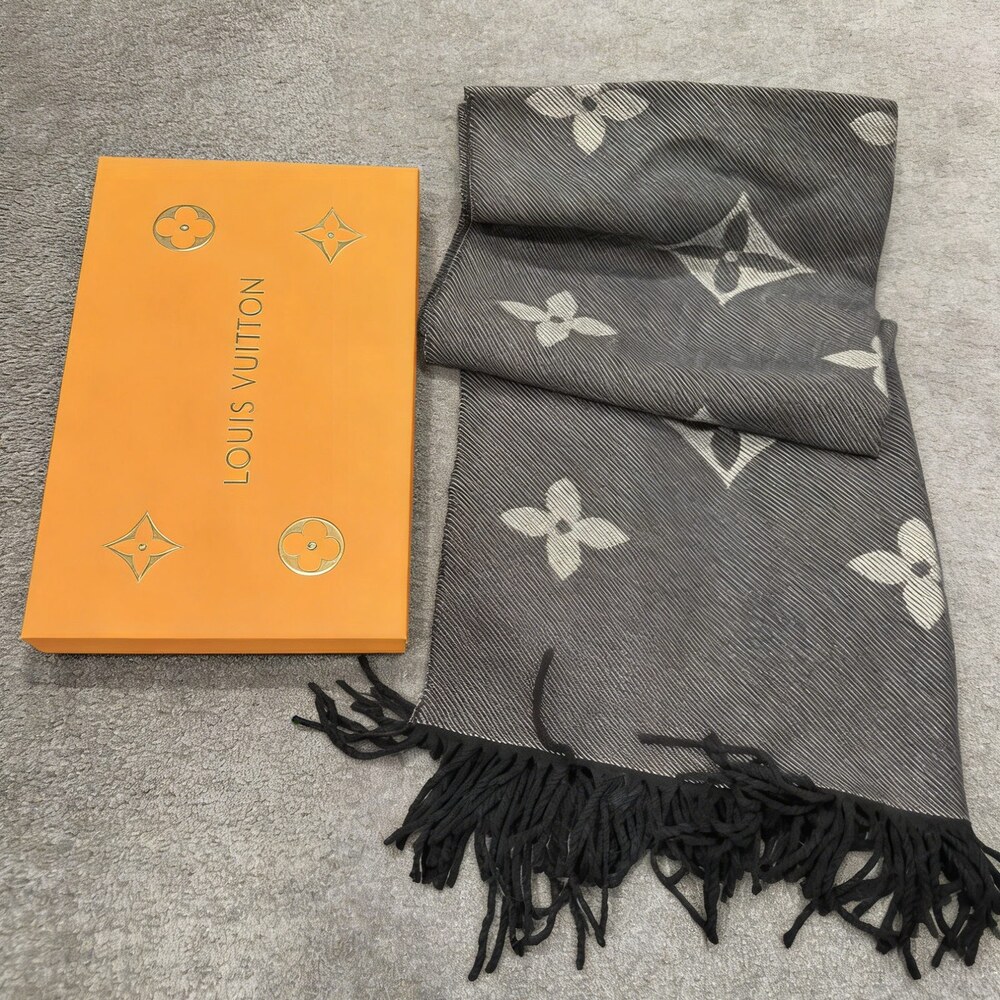 Louis Vuitton Charcoal Oversized Flower Fringe Scarf - Picture 3 of 4